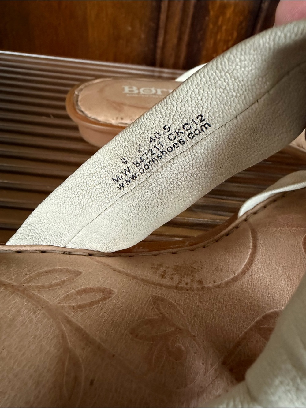 Born Women's Cream Handcrafted Leather Knotted Slide Sandals, size 9 - Picture 7 of 9